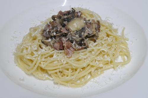 Těstoviny se žampiony a slaninou – Snadné recept z Itálie kuchyně, hotový za Do 30 minut